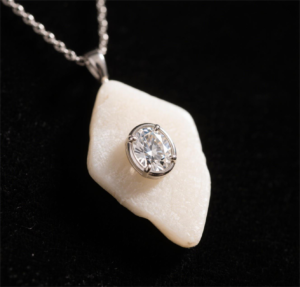 Hexingsheng Jewelry | The Art of Setting Cubic Zirconia on Natural Stones Hexingsheng Jewelry | The Art of Setting Cubic Zirconia on Natural Stones